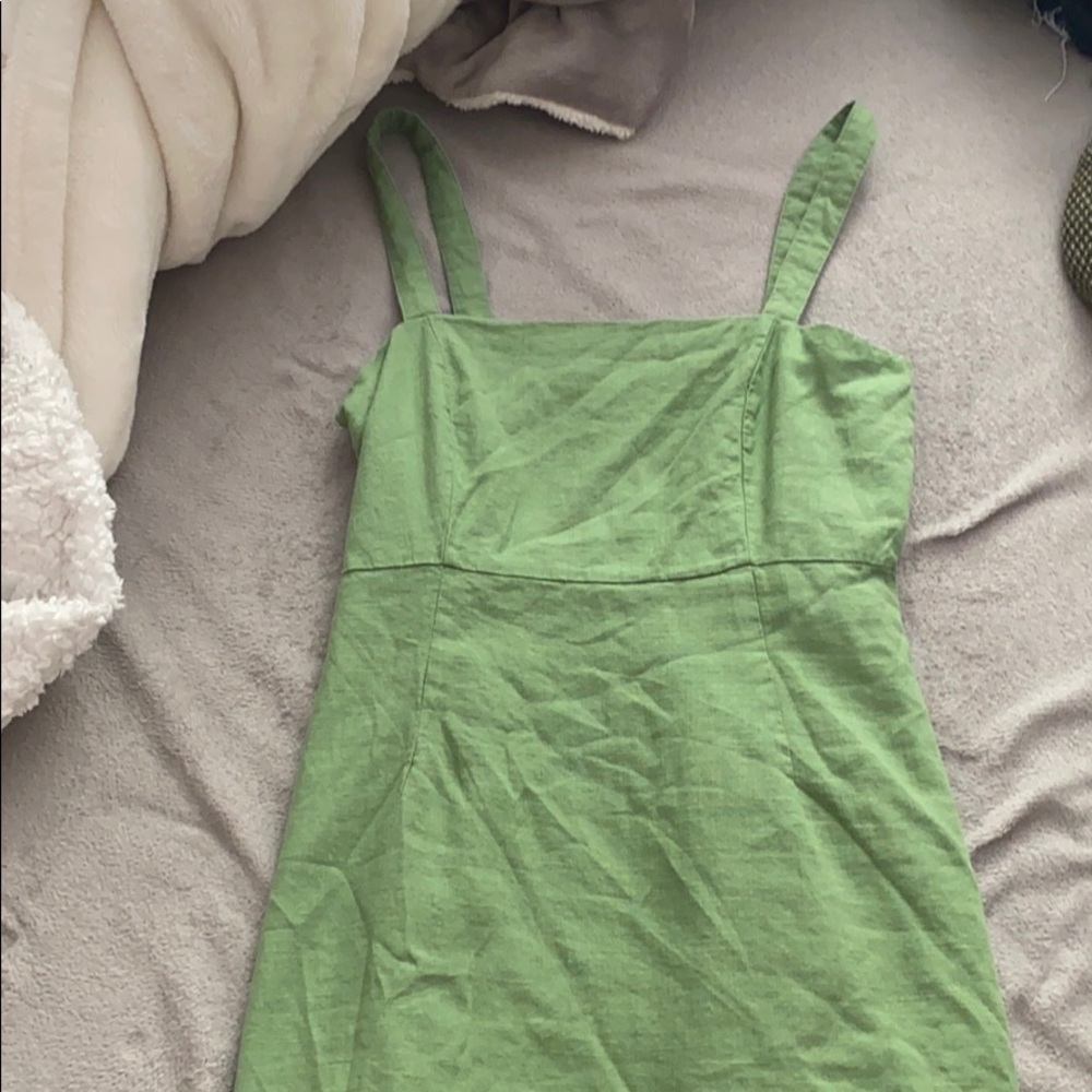 green dress